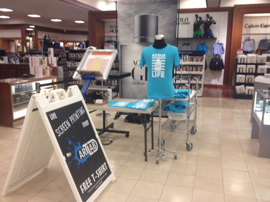 artlabcandy's tweet photo. Our live screenprining event is underway! Day 2. #screenprining #design #artlab #macys #fresno #california https://t.co/v4rqPCskjY