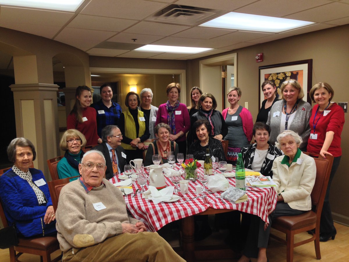 AssisiAnne's tweet image. Alum of my #Milwaukee high school, #DSHA, cooked up #Umbria  together:   annesitaly.com/blog/milwaukee…