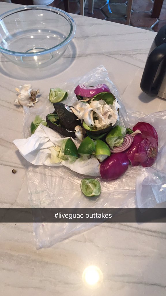 JakeSurfs's tweet photo. #liveguac outtakes https://t.co/SxRytjRpqw