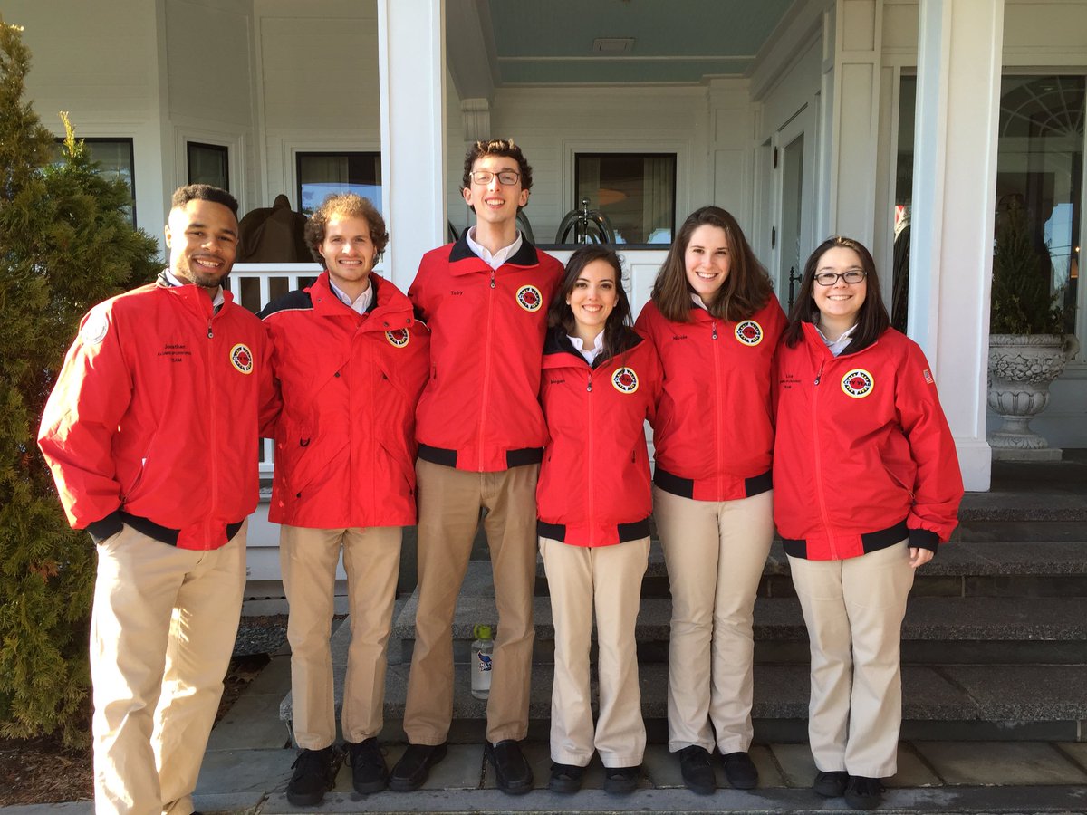 McDonough_CY's tweet photo. @CityYearNH power greeting for Starry Starry Night #cynhssn https://t.co/vXQEwh4cef