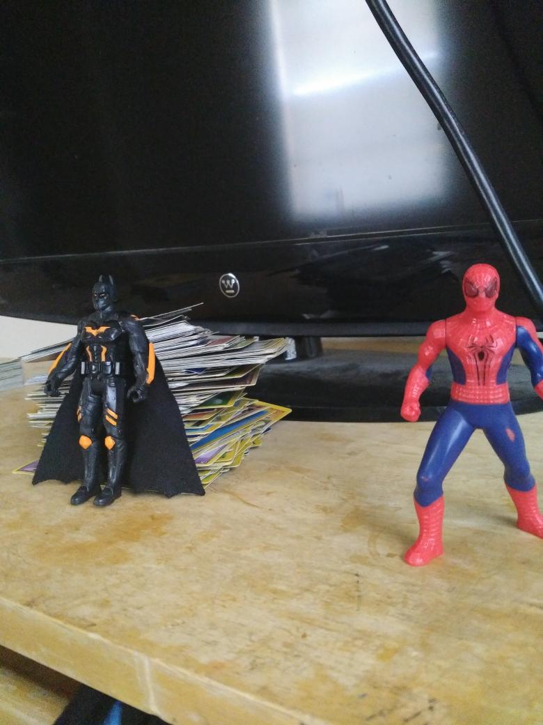 mikeyBroOrange's tweet photo. After watching batman vs Superman who else will have a good fight with batman? ... To me it will be spiderman https://t.co/8uSyGalnIW