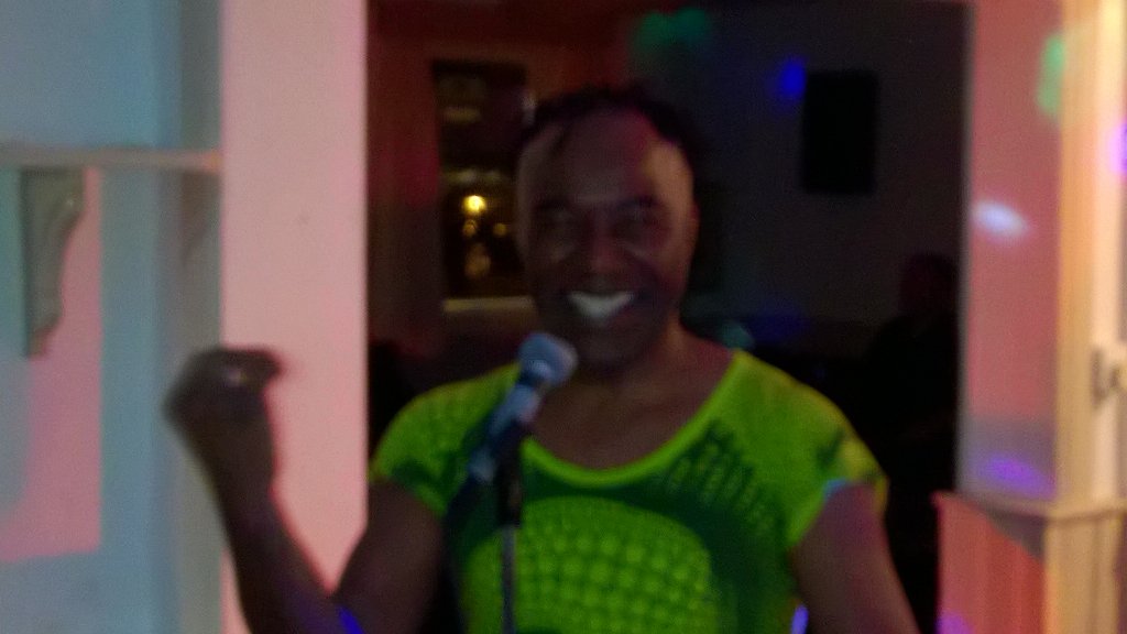 HGPubWareham's tweet photo. #SuspiciousMinds #AlexanderClarke sings #Elvis #Wareham #Dorset @WhatsOnInDorset @gr8musicvenues @WhatsOnInDorset https://t.co/LU4I2wjYFQ