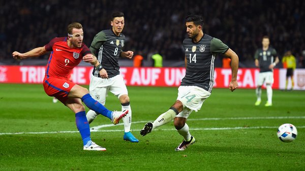 Footballtweet's tweet photo. Full time at the Olympiastadion Berlin: Germany 2 - 3 England. 🇩🇪⚽️⚪️🔴 https://t.co/b3wnuAYgew