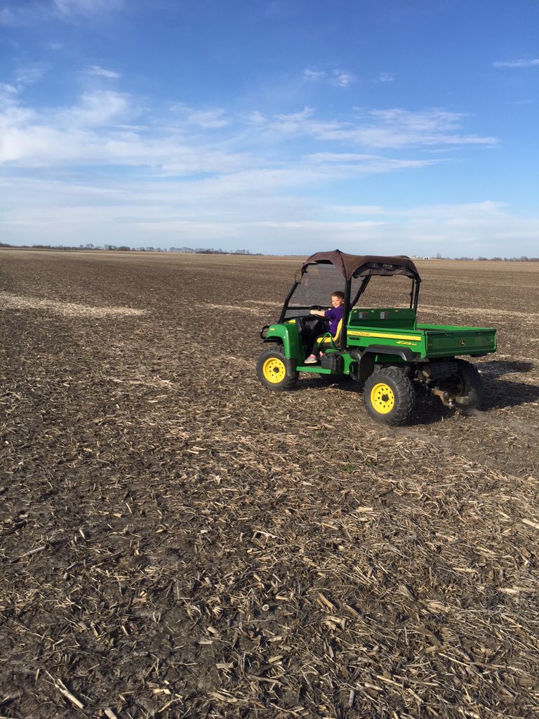 MeeceUPAgronomy's tweet photo. Good afternoon for me and the 6 year old to get some trash burnt in our tillage trial farm! #shedidwork #Isupervised https://t.co/NqawUvyh9x