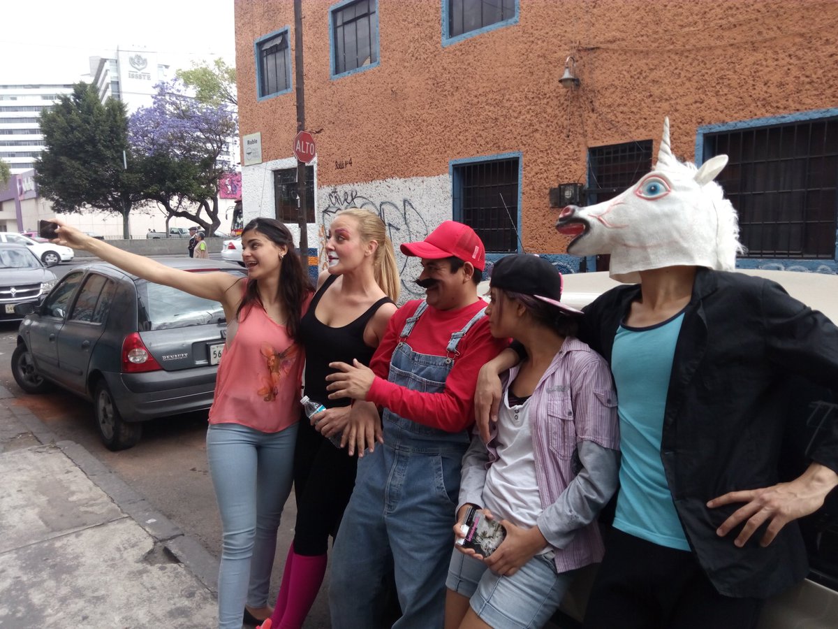 UnicornPornM's tweet photo. Aquí trabajando los muchachos de @UnicornPornM @piso56micro @elartistamicro #MuchaMierda https://t.co/RJ8sxiZxQ4
