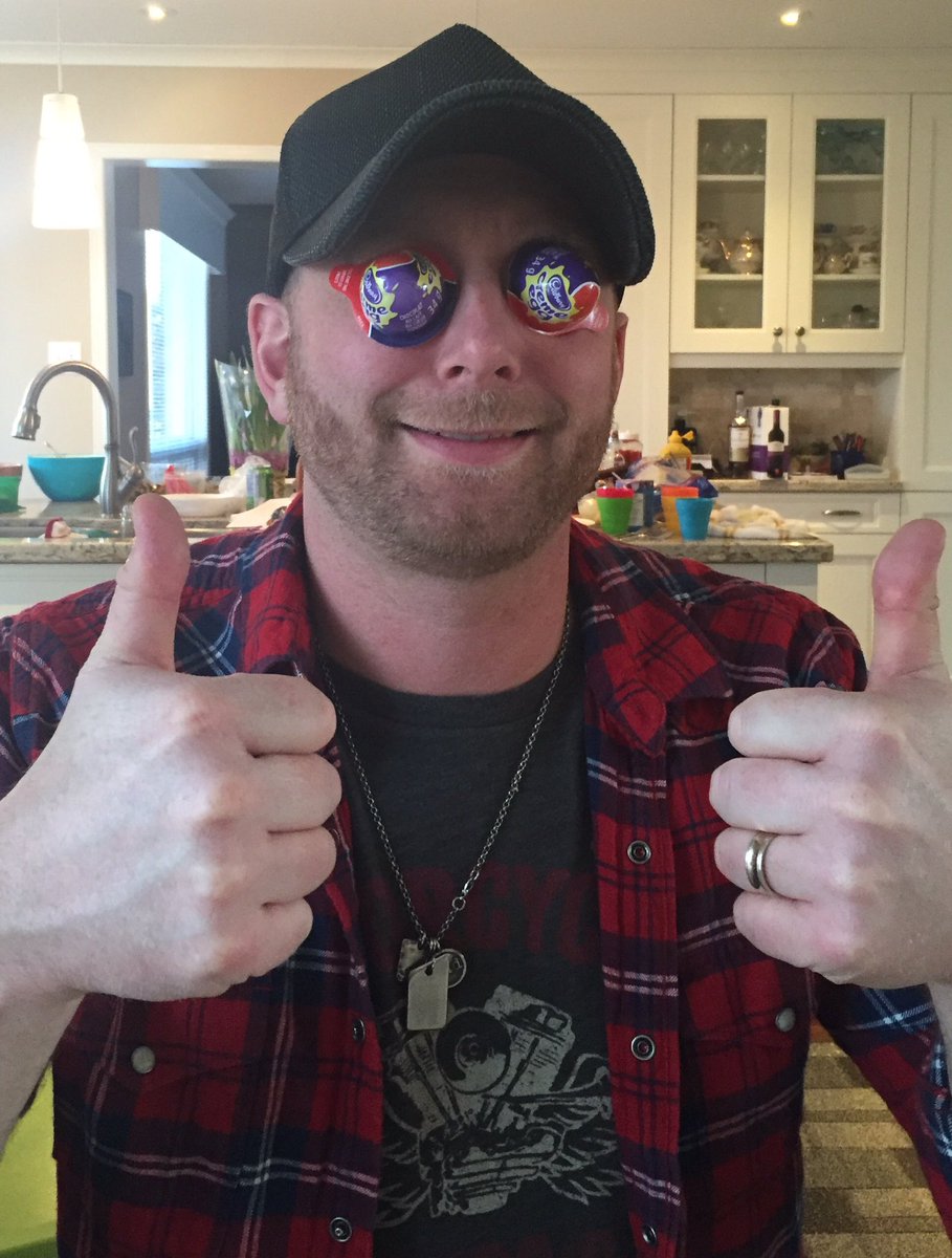 timhicksmusic's tweet photo. Happy Easter weekend everybody! #creameggeyes https://t.co/7ogjG4ETLX