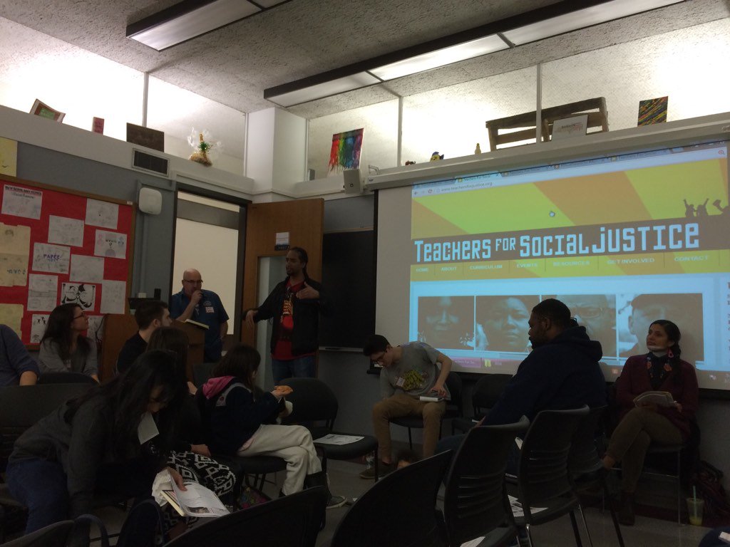 TeachForJustice's tweet photo. .@asifw welcoming new us to the TSJ #ShutDownChi teach in https://t.co/AEEbFDwW7N