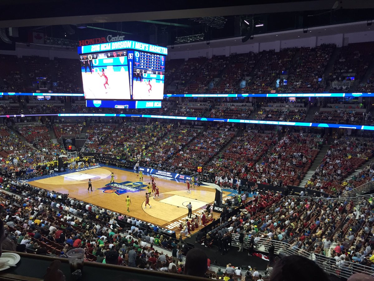 CrowdfunderU's tweet photo. #MarchMadness live with @IvanAlberCPP Only 8 teams left competing for the #NationalChampionship https://t.co/wppVlnYUxP