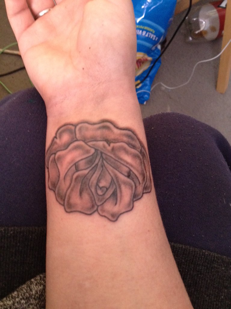 EmoJade13's tweet photo. Had my tattoo yesterday it's beautiful https://t.co/8GhQjRUfOg