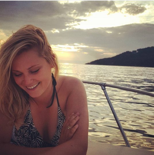 RunPunisher's tweet photo. @MisElizaJane UM MOTIVO PRA AMAR A ELIZA? ELA É A ELIZA
One reason to love Eliza? She is Eliza
WE LOVE ELIZA TAYLOR https://t.co/qjEetKSRt8
