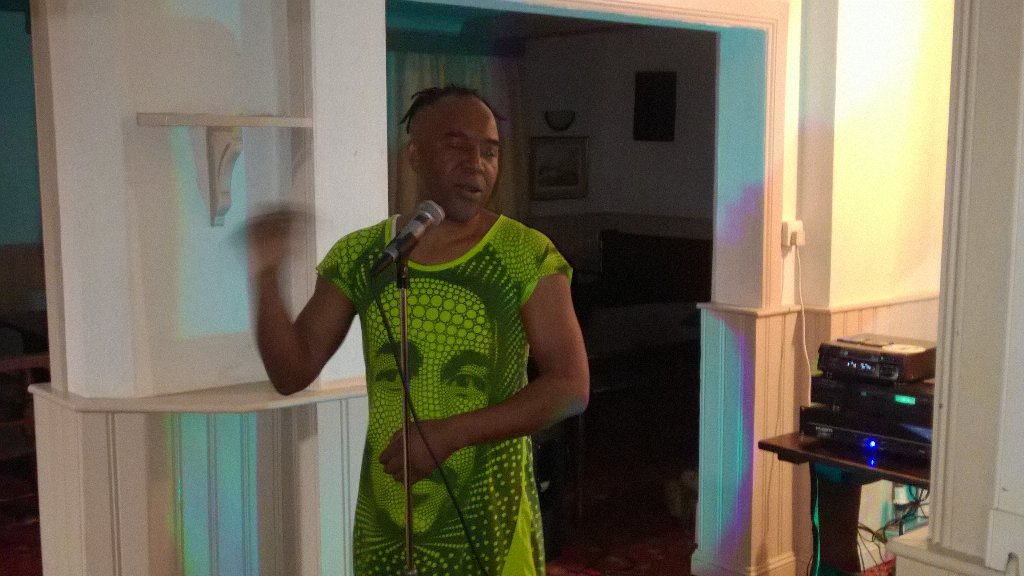 #AlexanderClarke plays 2nd set #RaisingTheRoof #Live <a href="/WarehamDorset/">Wareham Dorset</a> <a href="/LIVEMUSICDorset/">LIVE MUSIC Dorset UK</a> <a href="/gr8musicvenues/">gr8MusicVenues</a> <a href="/dorset_eye/">Dorset Eye (Independent Citizen Community Media)</a>