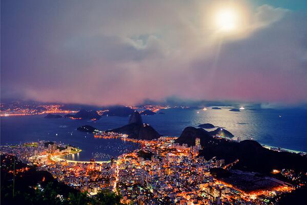 Paisajes_'s tweet photo. Rio de Janeiro en la noche, Brasil. https://t.co/WN2tHJGvQH