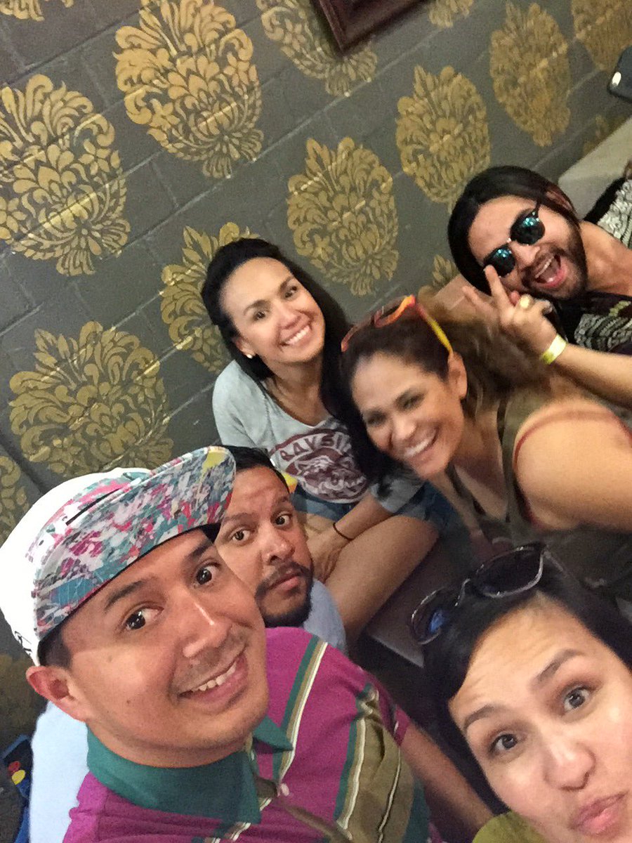 PatrickEZ01's tweet photo. #90sBarCrawl https://t.co/vmUKsONnXK