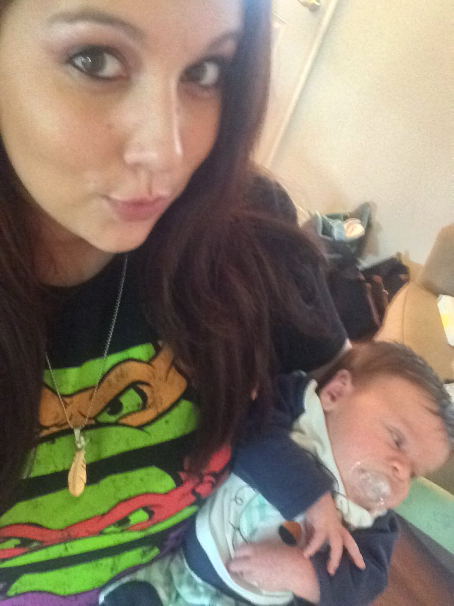 crazy_terrible's tweet photo. Already spoiling Carson #auntgoals 🙌🏼 https://t.co/cNpwAW3fSE