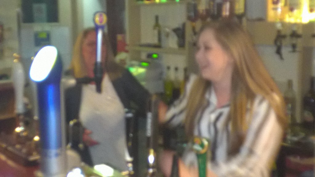 #ItsNotUnusual 4 #LandladyKelly  to #DanceBehindTheBar  when #AlexanderClarke is #Live in #Wareham <a href="/gr8musicvenues/">gr8MusicVenues</a>