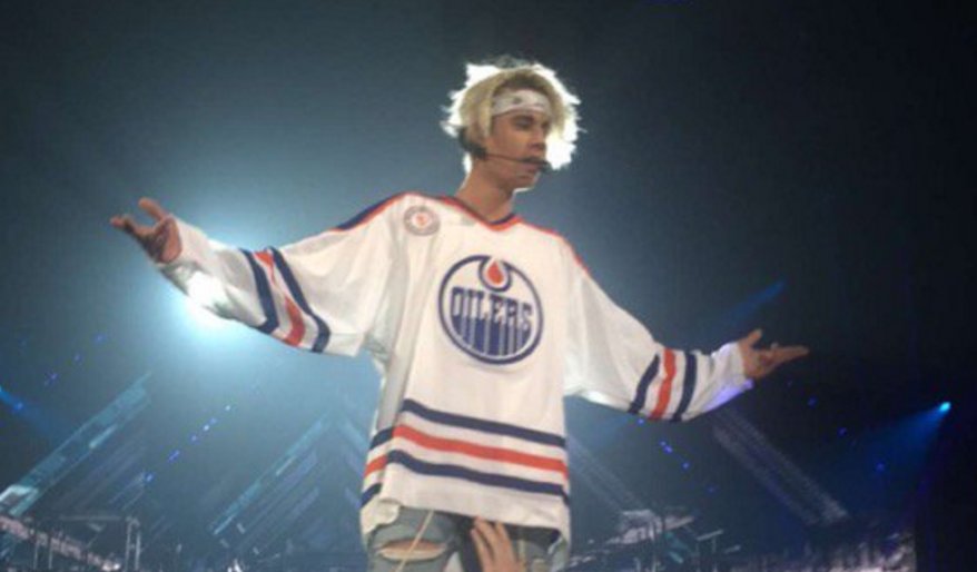 Wayne Gretzky acted like a Justin Bieber fanboy for a night