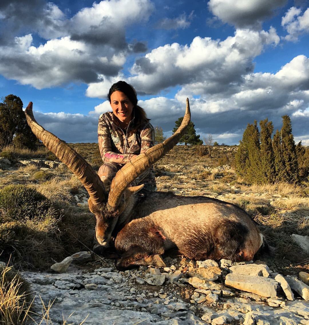 GWG_TV's tweet photo. @GWG_NUR got her #Beceite #ibex #accuratedeadlydependable #whatareyoucarrying #rugerwoman https://t.co/5Sflg4YFUg