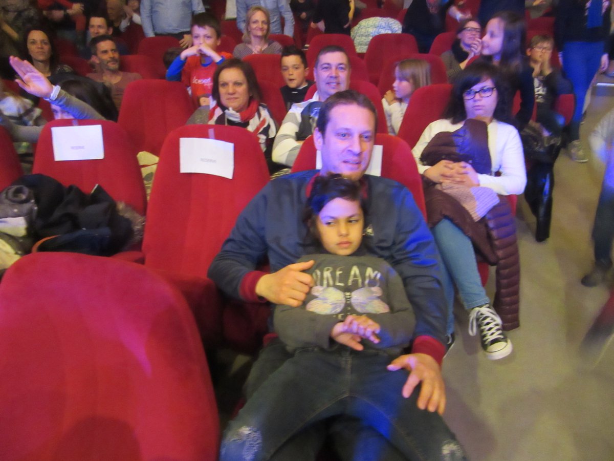 assocLOP's tweet photo. Une très belle soirée avec le concert d'Aldebert organisé par Les Orphelins De Pondichéry , c'était genial https://t.co/6HfC4h6NH7