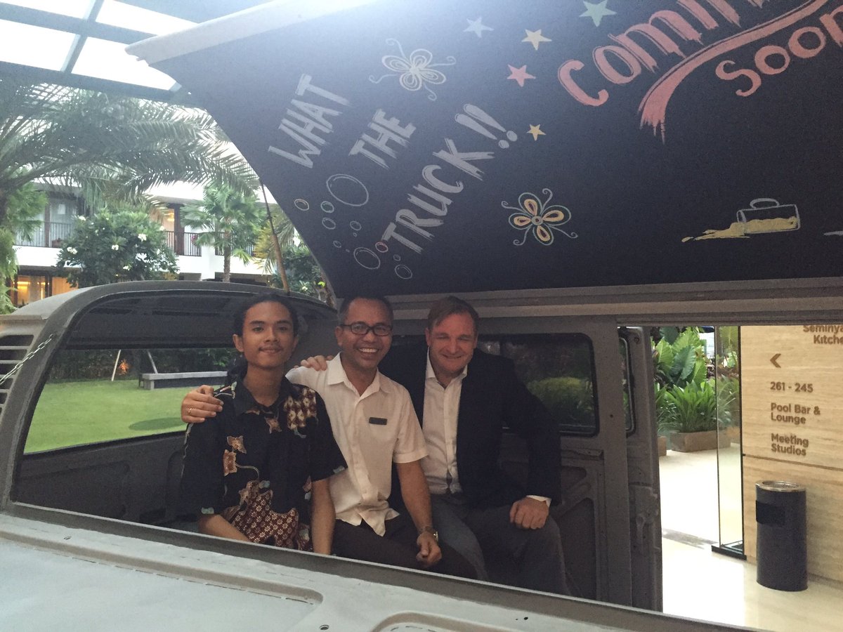 coolrox88's tweet photo. What the truck ......Bali courtyard Marriott hotel #RFbuentzliblogger #RFfoody #RFchefralph# #coolrox88 https://t.co/dr5EfyTg5s