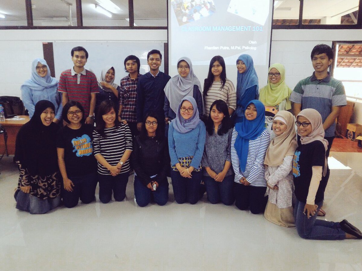 EnglishArtLab's tweet photo. (26/3) CLASSROOM MANAGEMENT 101: It's a wrap! See more photos from the workshop in our previous tweets. 😉 #EWB3 https://t.co/N0zaOZHsAv