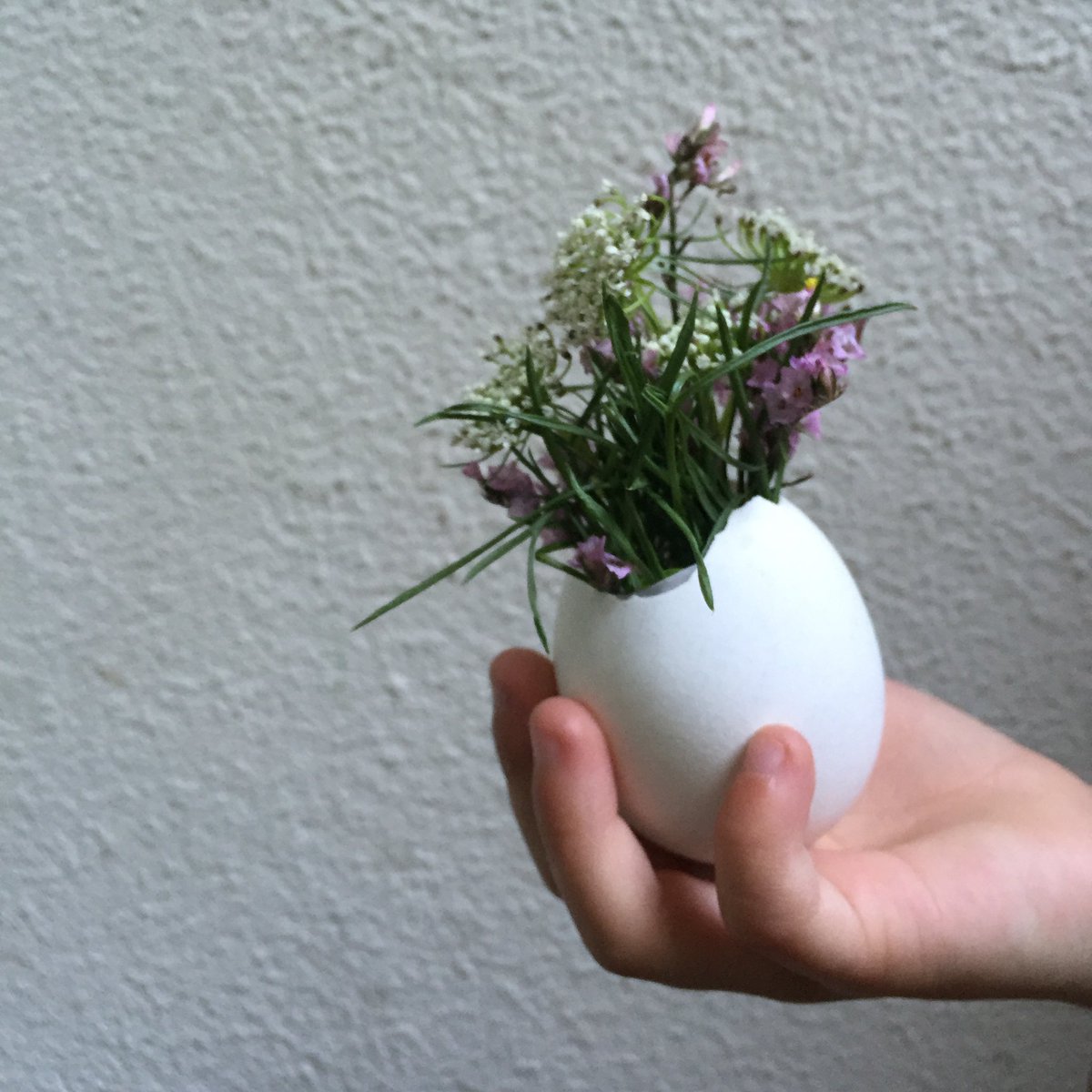 Tiny flowers made from tiny hands for some #easter #diy crafting! #spring
