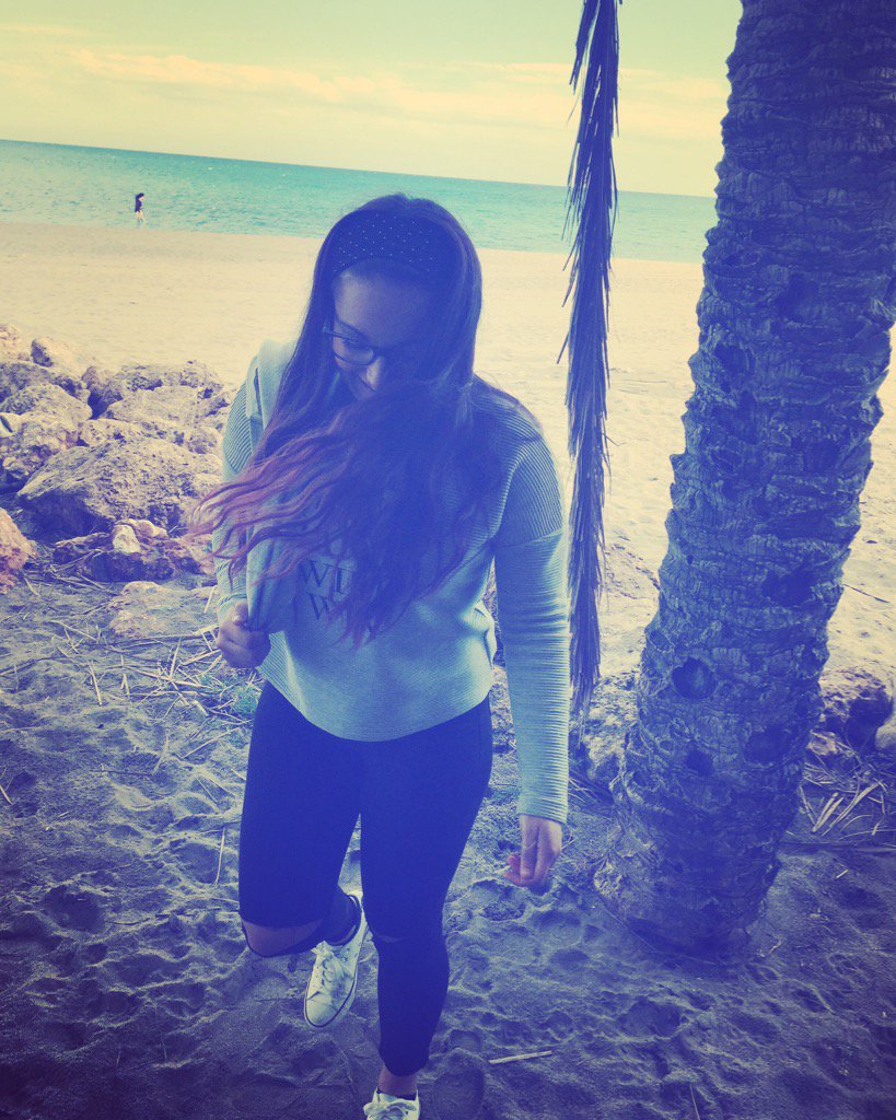 lauralauriiya's tweet photo. 🌴🌊🌞 https://t.co/voTT5appOp