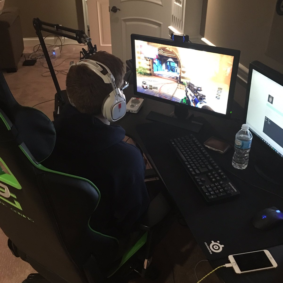 Pamaj's tweet image. Watching is learning @OpTic_Scumper