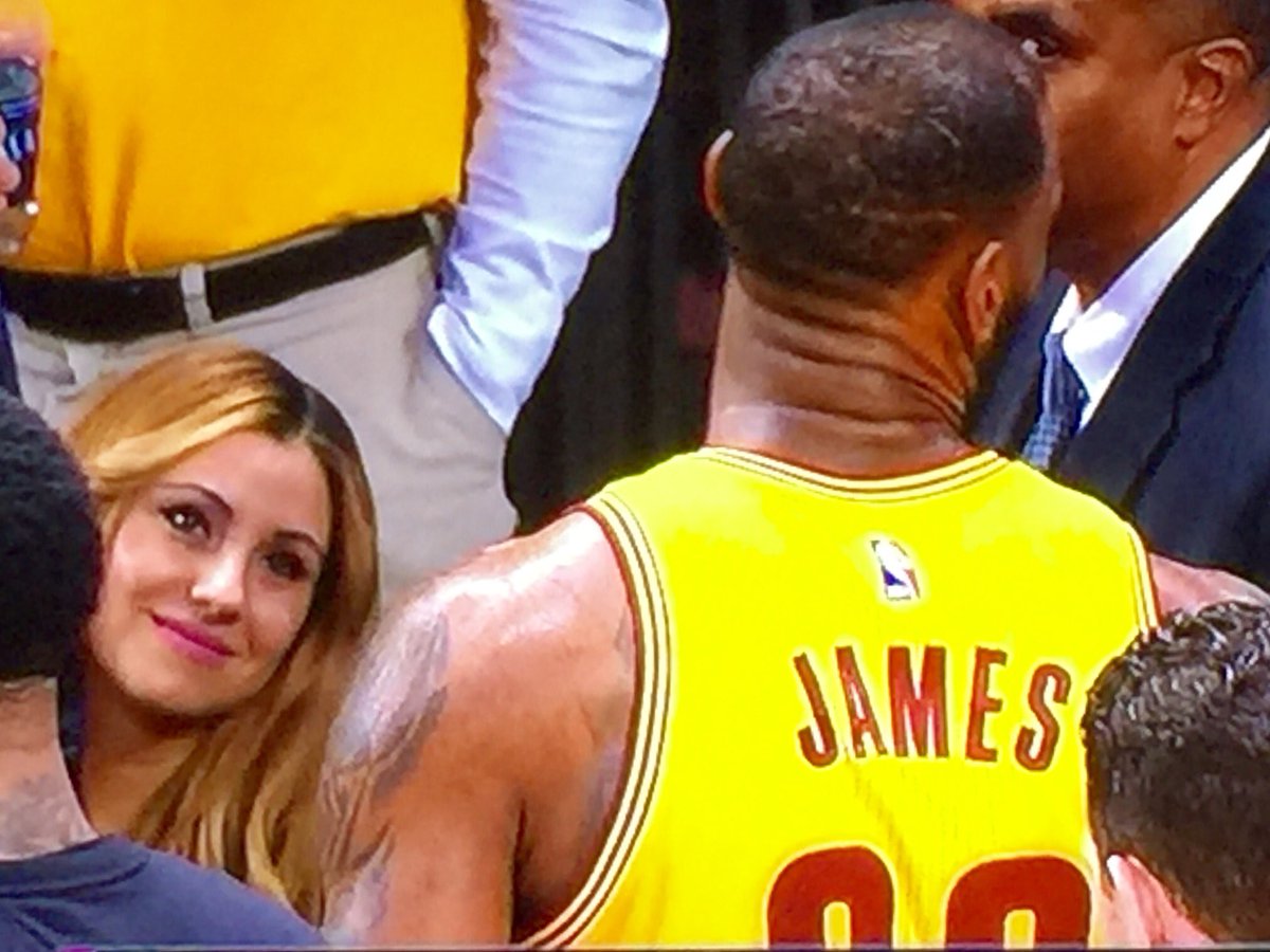 hevgenjazlisse's tweet photo. @CLEsportsTalk @cavs LeBron seems to have a new fan in New York! https://t.co/Lo4AEkbPBg