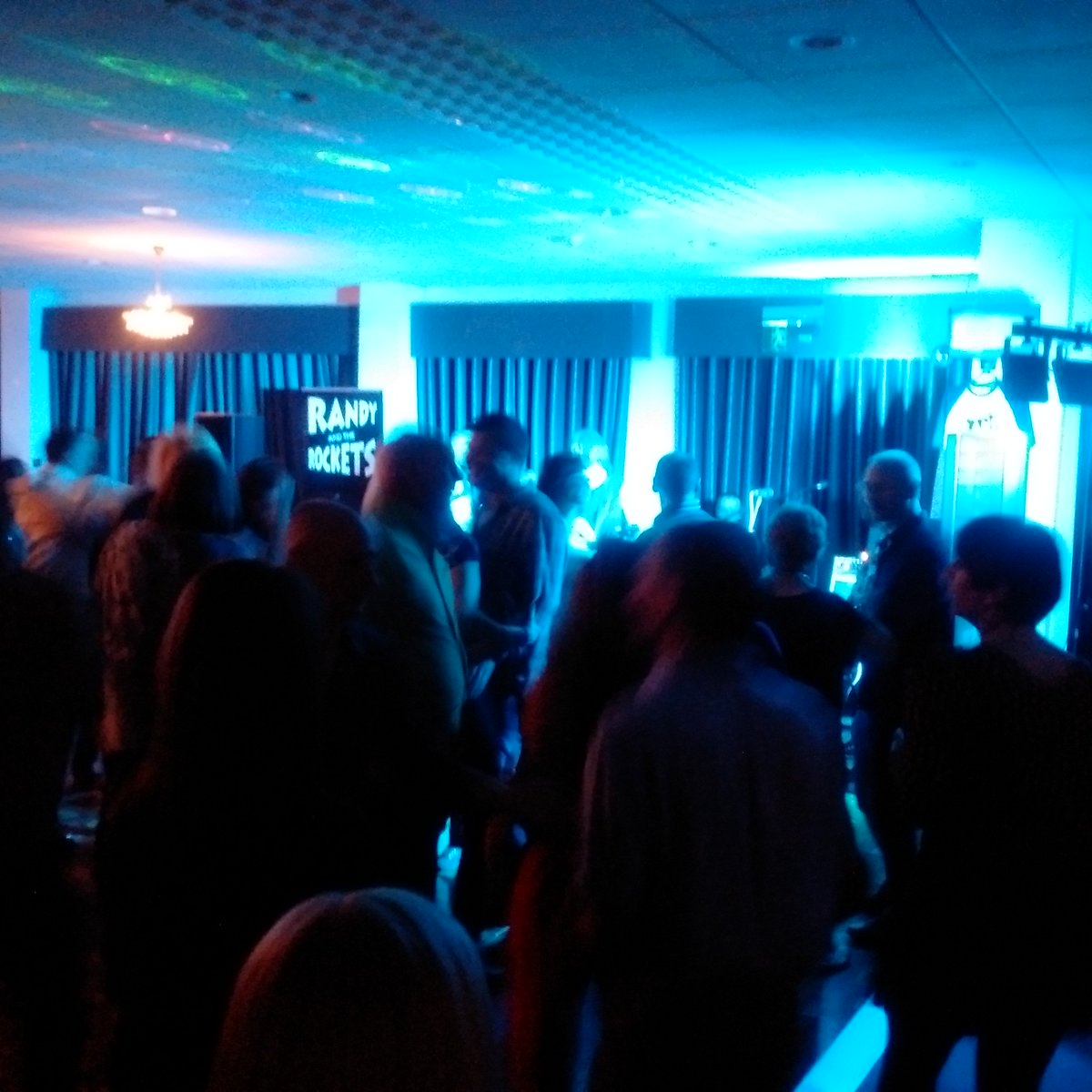 theParkWoodGolf's tweet photo. Absolutely fabulous night. Great atmosphere packed crowd! #randyandtherockets #BandNightsatParkWood https://t.co/OdqIIvTtQI