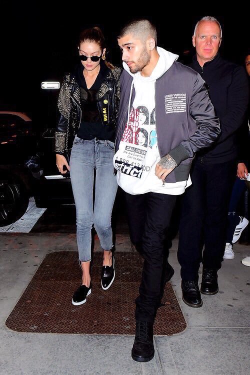 themodelspics's tweet photo. Zayn Malik &amp; Gigi Hadid. #streetstyle https://t.co/S7ululglPo