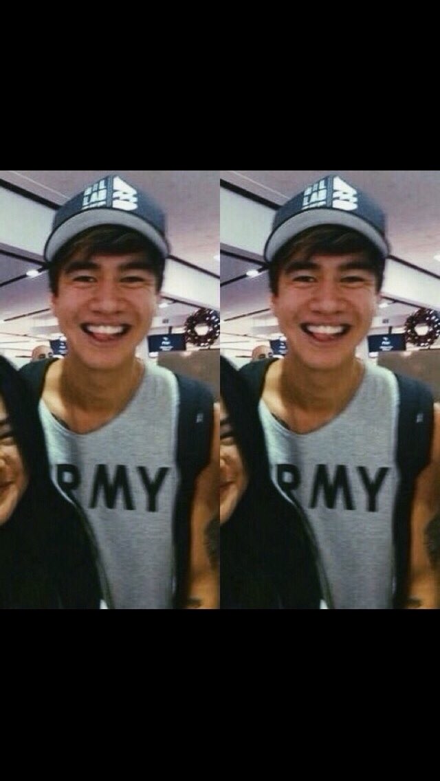 AusSquad5SOS's tweet photo. So #CalumAppreciation is trending no complaints though, I love this smiley boy #iHeartAwards #BestFanArmy #5SOSFam https://t.co/LkyDGCwoUY