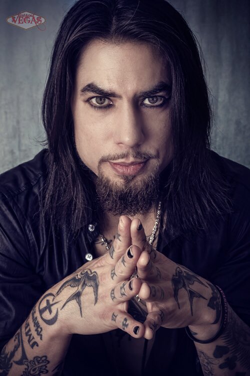 //If someone makes an OC with Dave Navarro as the FC I will literally squeal with excitement 😍😭💕//
