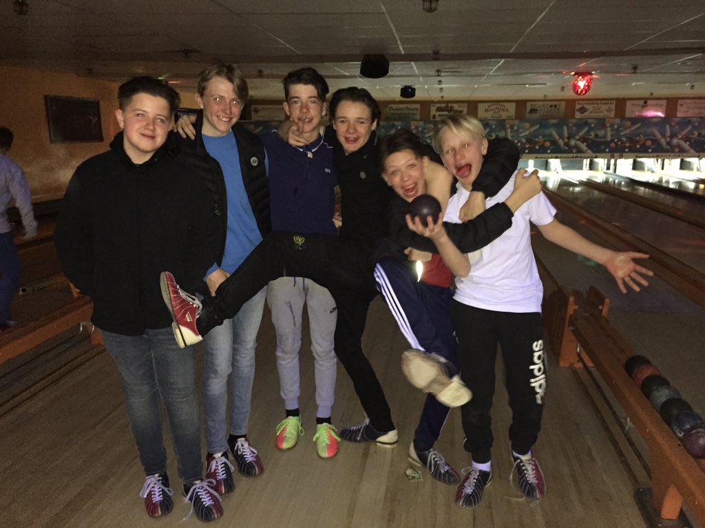 STMartinsSchPE's tweet photo. SAINTS owned the bowling tonight #strike #spare #niceshoes 🎳 https://t.co/spkTSMr3xD