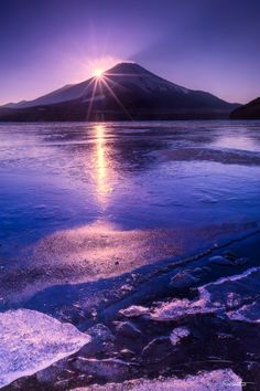 annavixxa's tweet photo. Sunset behind Mt. Fu https://t.co/T8lIGfEkhV https://t.co/QARc0LiIeJ