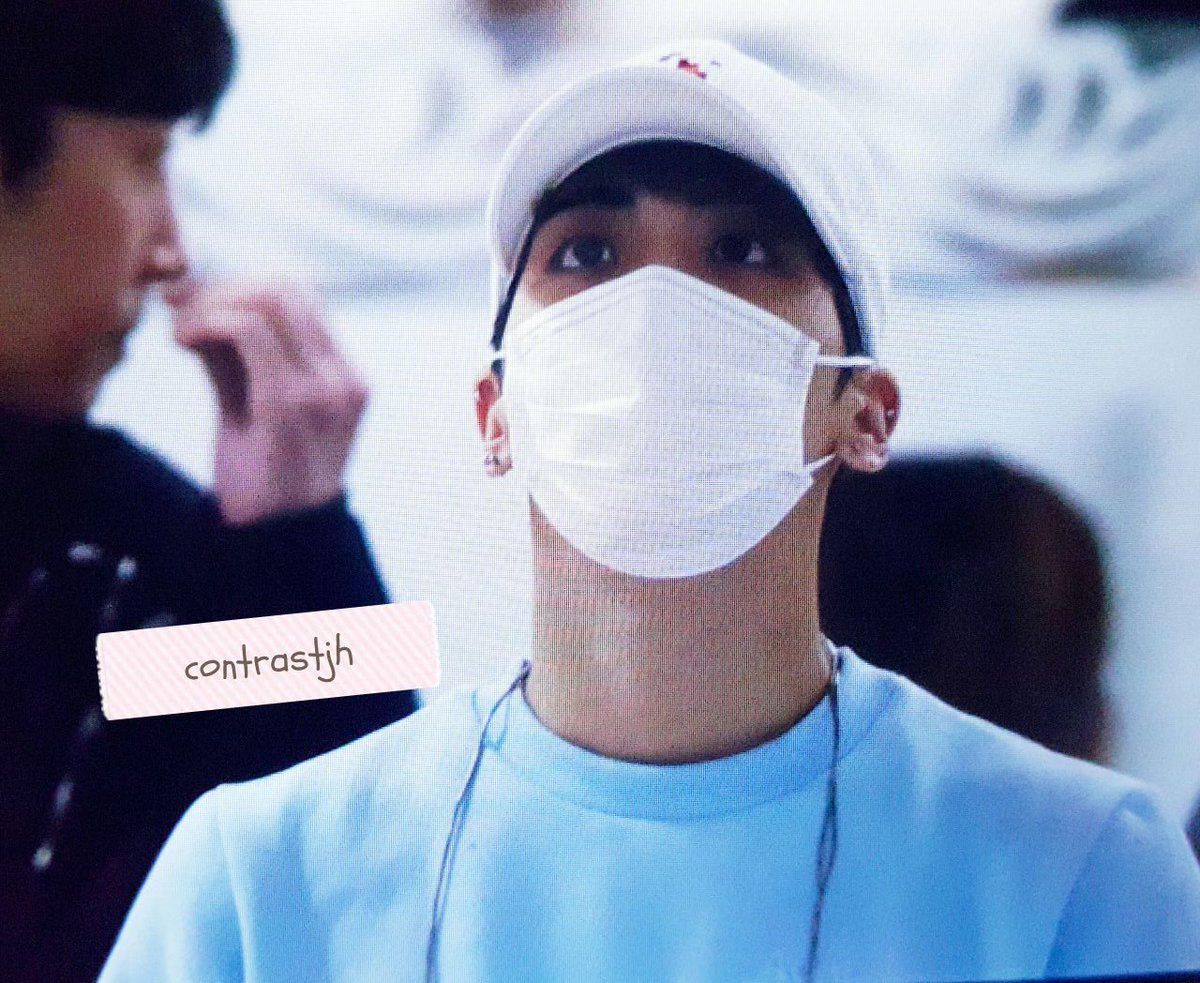 160327 Jonghyun @ Aeropuertos Haneda - Gimpo {Regreso a Corea} CehdUHwXEAE50wC