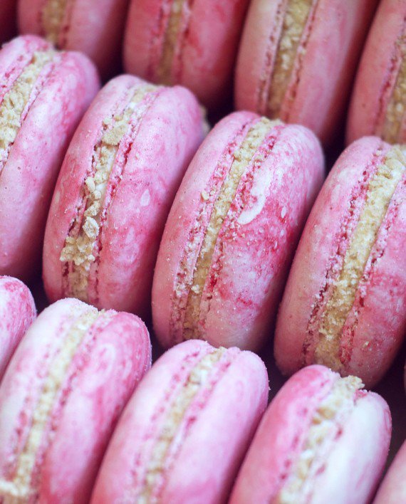 BakeTownHQ's tweet photo. "Strawberry Cheesecake Macarons" baked by Fancy Flavors #BakeTown https://t.co/5E4cnoA86m https://t.co/NSflb2o7aK