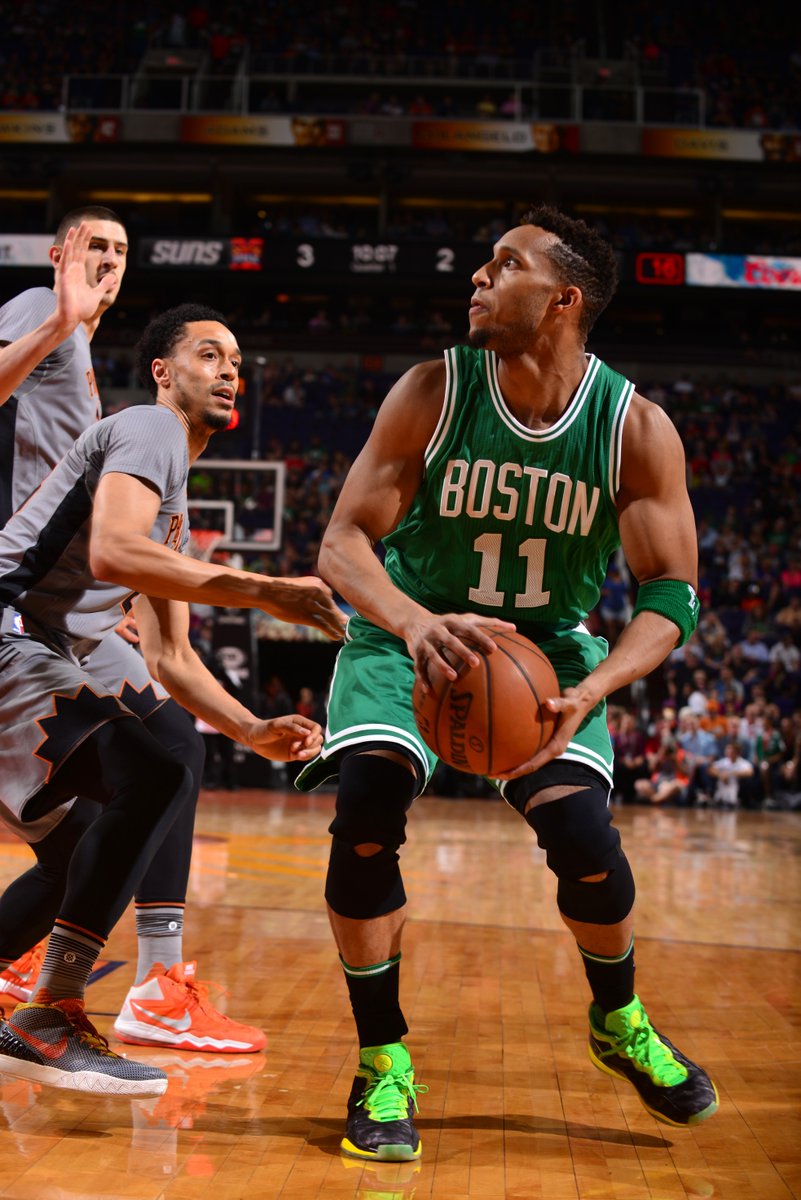 NBA's tweet photo. .@celtics 58, @Suns 41 at halftime. Turner 15 pts &amp; 8 rebs. Bradley 13. Jenkins 9, Goodwin 8 for PHX. #BOSatPHX https://t.co/Xrbh4IgqKM