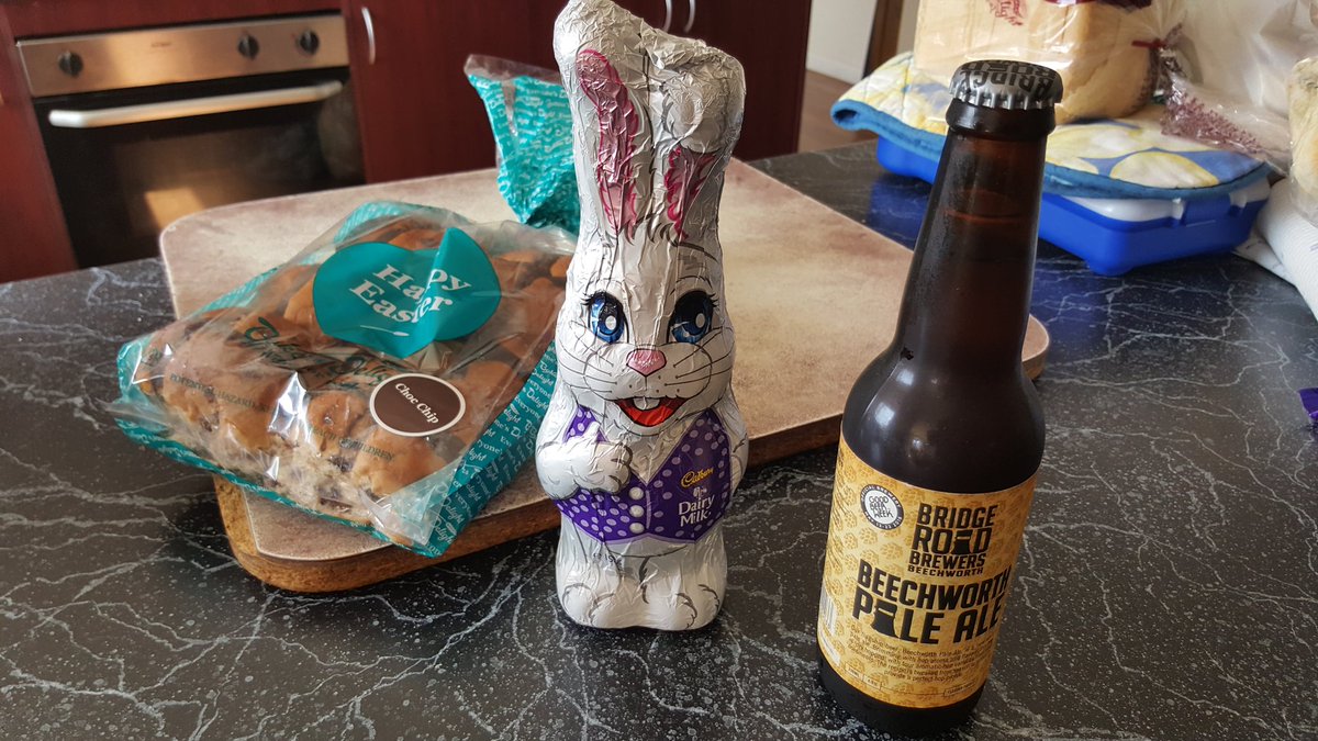 GoodBeerSunbury's tweet image. Decisions, decisions. @NakedNed or @CadburyAU? #whynothaveboth #porquenolosdos