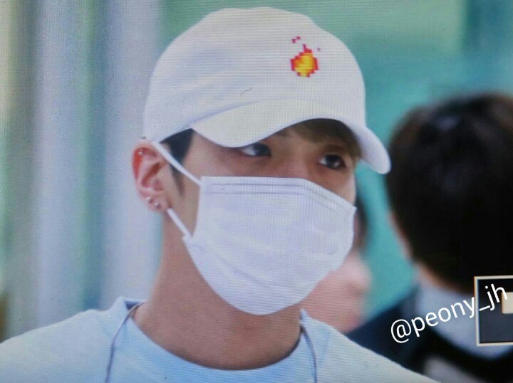 160327 Jonghyun @ Aeropuertos Haneda - Gimpo {Regreso a Corea} Cehnf11WEAALBqA