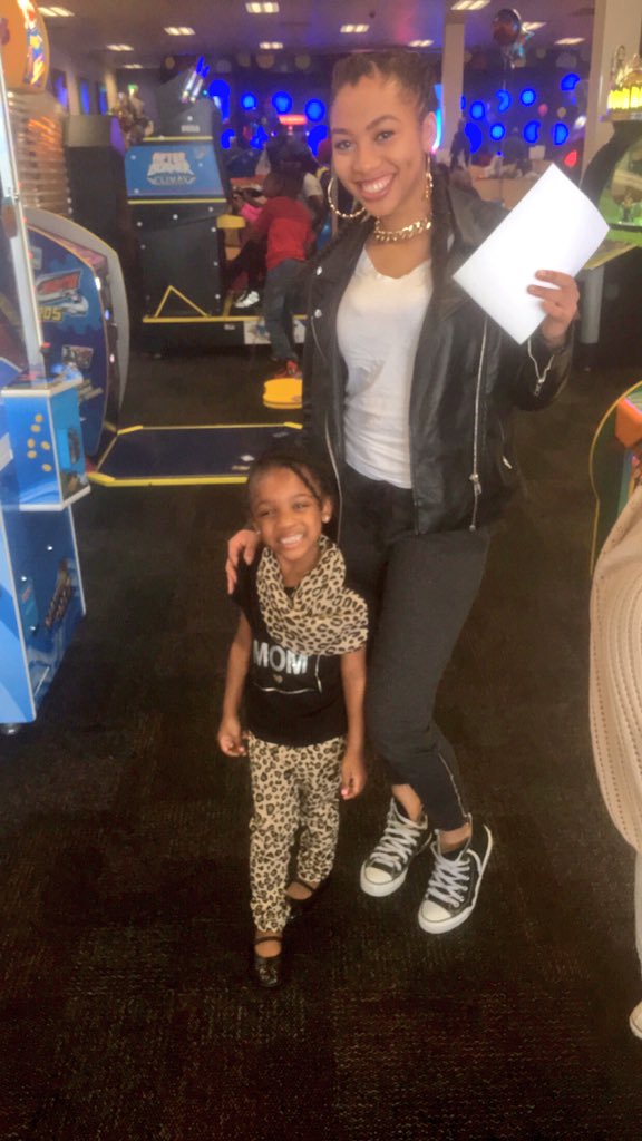 KoriBre's tweet photo. Chuckee cheese with lillyโจ happy birthday to her ๐๐ #finally4 ๐โจโค๏ธ https://t.co/1lUembOqbT