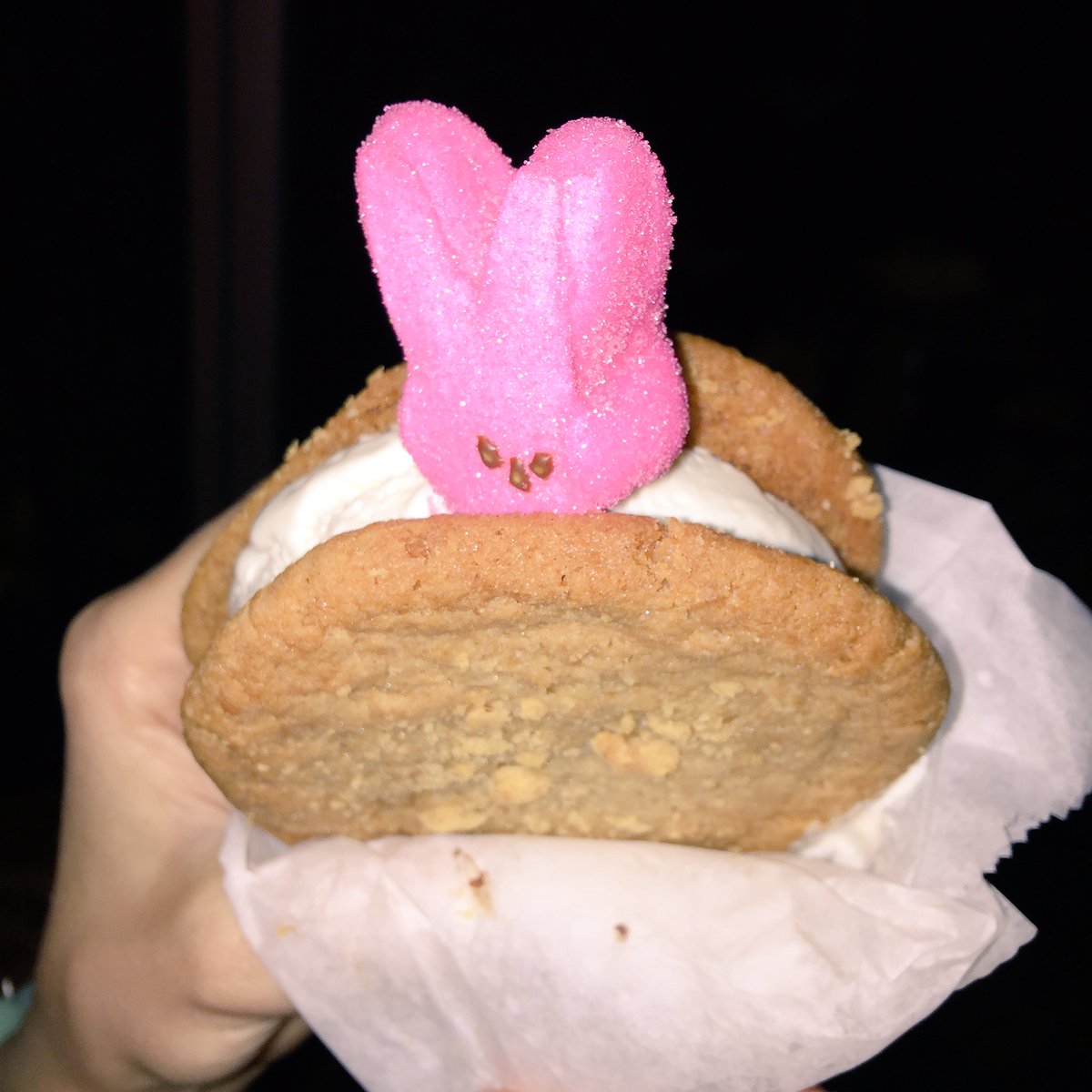 mle888mle's tweet photo. Easter came early thx to @katiefresca pictured: key lime ice cream with a fresh graham cookie. Pop up @wynwoodyard https://t.co/jkVHgD29gw