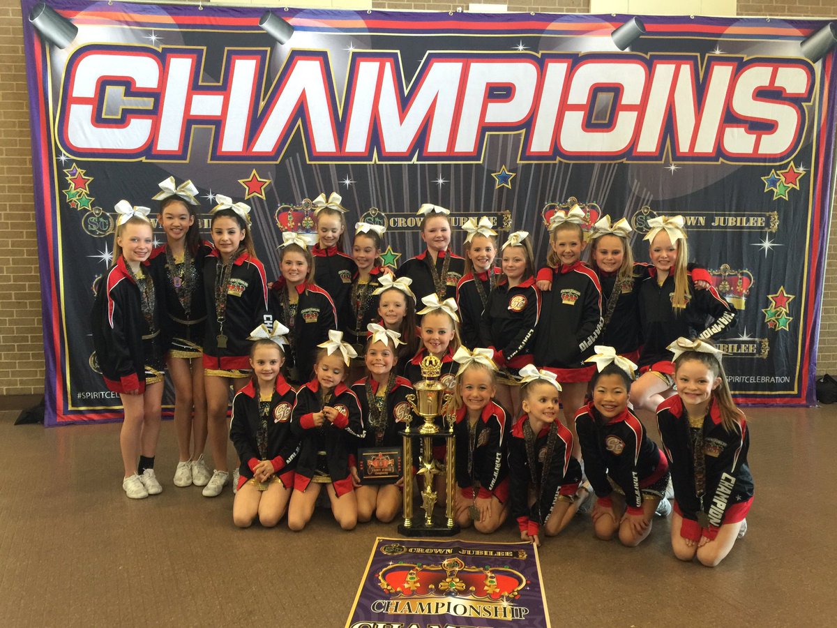 MelanieHousel's tweet photo. #lightemupTOrCH @ChampionCheerAS @jakechamp #1 #lastcomp https://t.co/BG8NKIV6qb