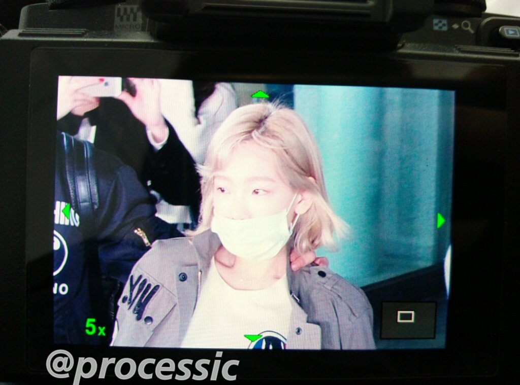 [PIC][27-03-2016]TaeYeon trở về Hàn Quốc vào trưa nay CehqbYoWEAASsYw