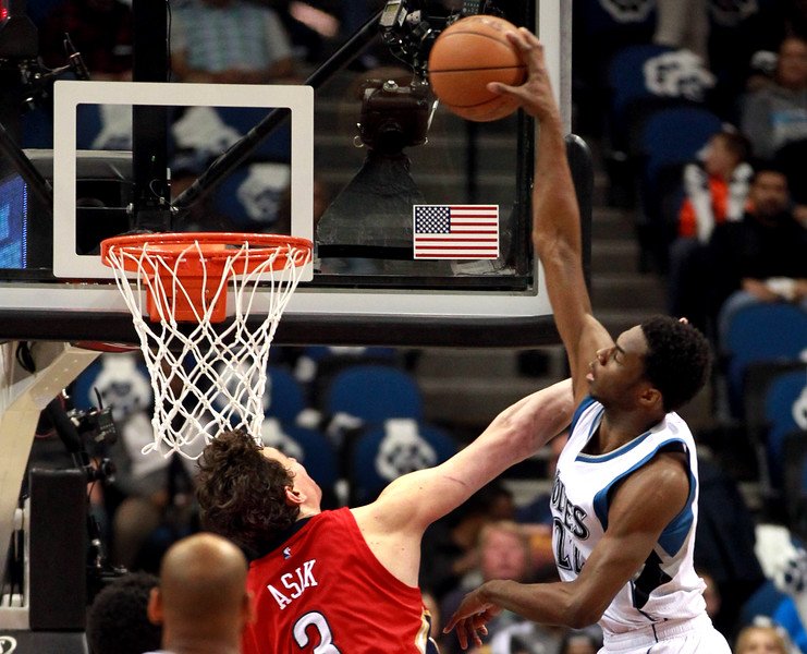 notAndrewiggins's tweet photo. Find someone who loves you like Wiggins loves trying to dunk on big men https://t.co/mFcRg41L4M