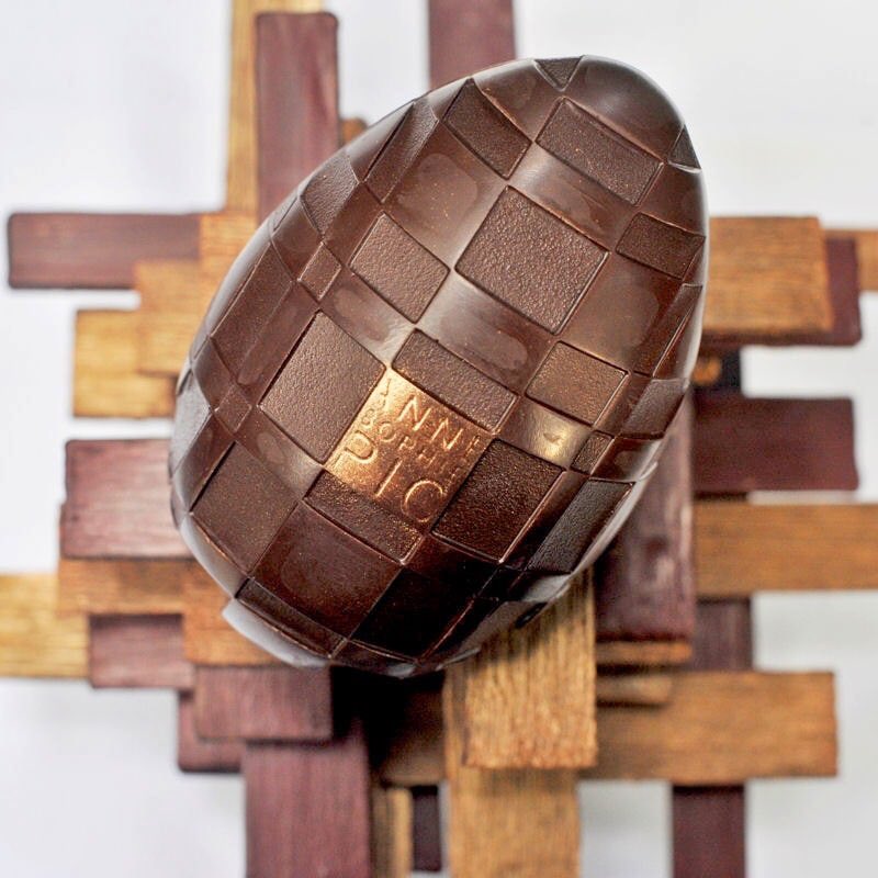 Chocolat_monde's tweet photo. Je vous présente l'œuf réalisé par @AnneSophiePic
#Easter #chocolat
Je vous souhaite une joyeuse fête de #paques ! https://t.co/OVnsuDESsH