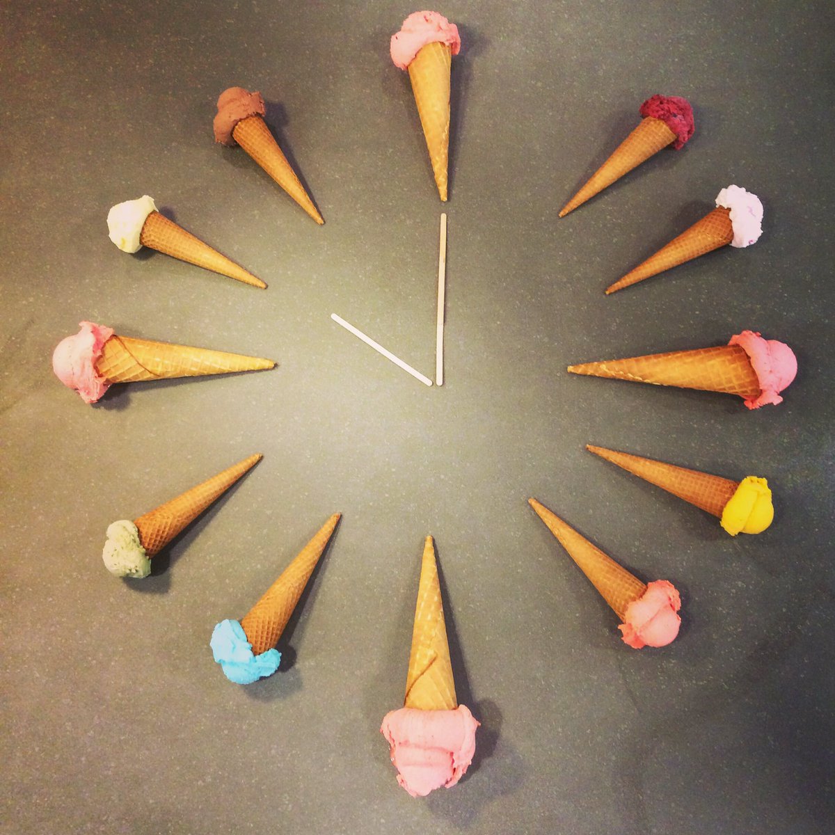 Het is weer #zomertijd en dus zijn we vanaf vandaag weer dagelijks geopend van 12 tot 22 uur! #ijs #ijssalon #meppel