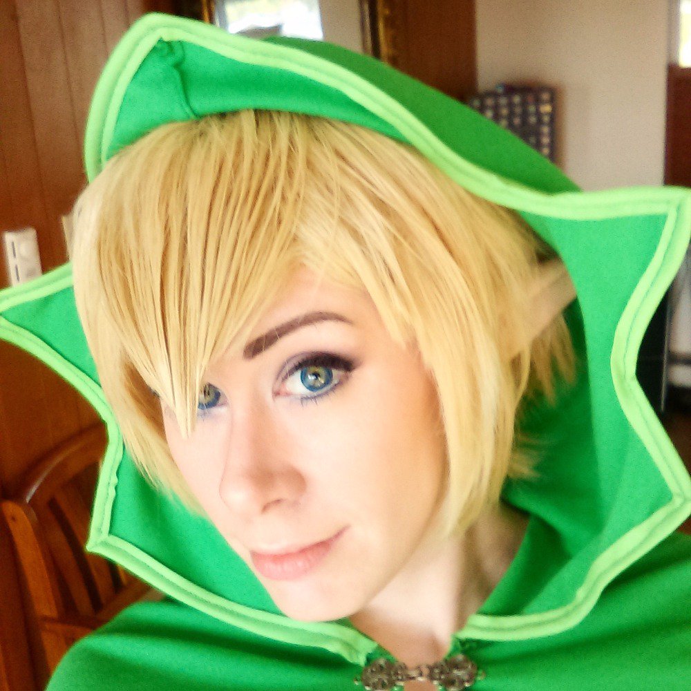 AFK_Cosmetics's tweet photo. @SakuraCon was an absolute blast today! Went as Ryuu from #danmachi <3 

#cosplay #sakuracon #SakuraCon2016 https://t.co/ZmAKMmKdkk