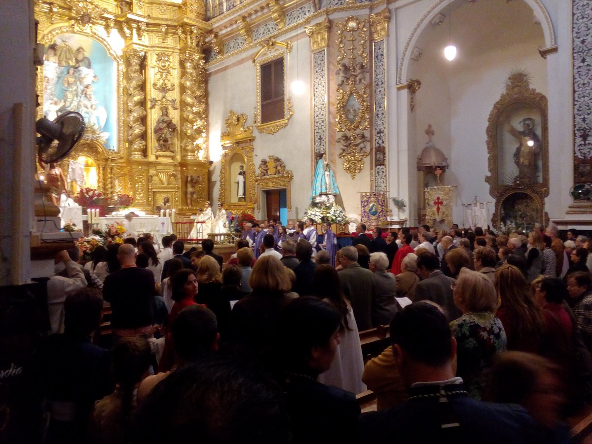 TInformatiu's tweet photo. Missa de Resurrecció a la parròquia de l'Assumpció. #SSantaTorrent2016 @SSantaTorrent https://t.co/s2QJQRH4JU