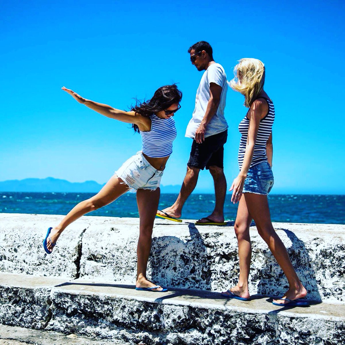 WishbonesNL's tweet photo. Happy Easter! #wearhappiness #Easter #flipflops #spring https://t.co/SjnGaXB2GL