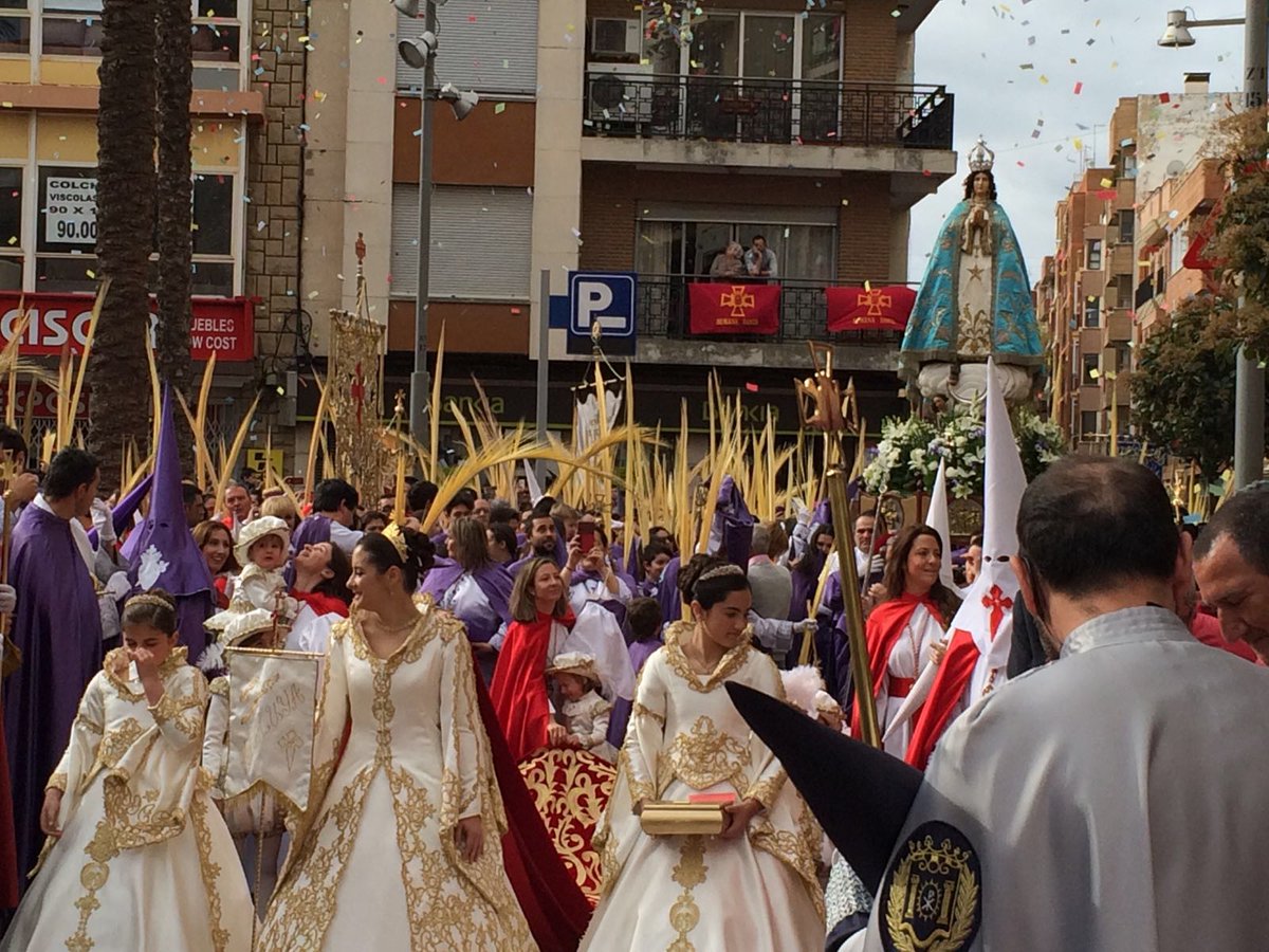 jcmoraguesf's tweet photo. En el Encuentro de la #SSantaTorrent2016.Gracias a los miles de cofrades que hacéis posible esta gran fiesta. https://t.co/XWA2iEHxfw